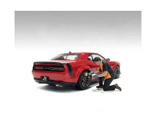 "Detail Masters" Figure 1 (Wheel Cleaning) for 1/18 Scale Models by American Diorama by American Diorama