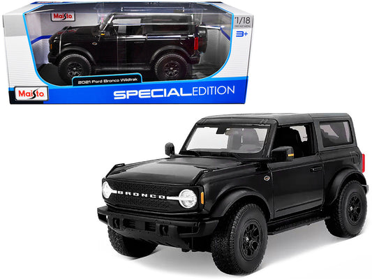 2021 Ford Bronco Wildtrak Black Metallic with Dark Gray Top "Special Edition" 1/18 Diecast Model Car by Maisto by Maisto
