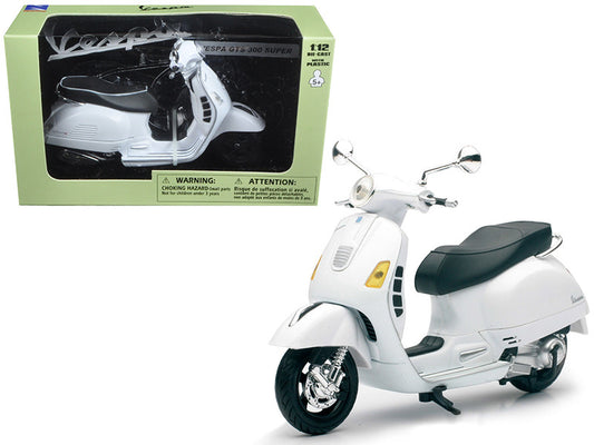 Vespa GTS 300 Super White Motorcycle 1/12 by New Ray by New Ray