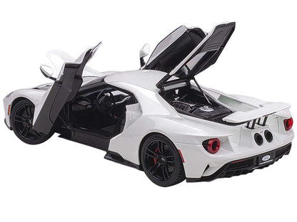 2017 Ford GT Frozen White 1/18 Model Car by Autoart by Autoart