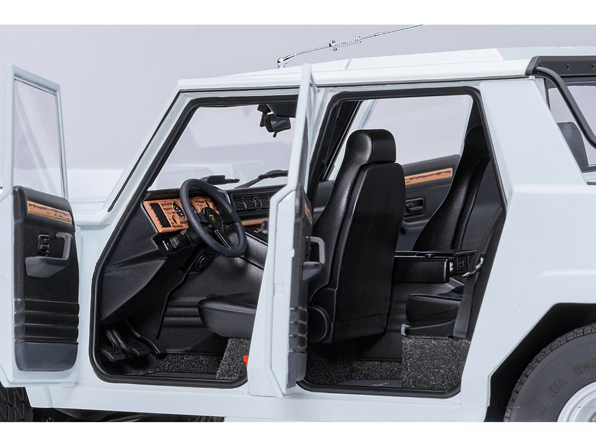 Lamborghini LM002 Bianco Polo Park White 1/18 Model Car by Autoart by Autoart