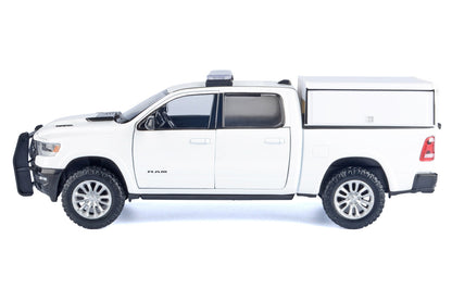 2019 RAM 1500 Laramie Crew Cab Pickup Truck with Truck Bed Camper White "Custom Builder's Kit" Series 1/24-1/27 Diecast Model Car by Motormax by Motormax