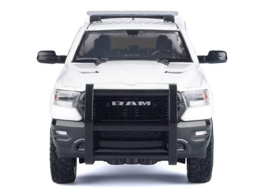 2019 RAM 1500 Laramie Crew Cab Pickup Truck with Truck Bed Camper White "Custom Builder's Kit" Series 1/24-1/27 Diecast Model Car by Motormax by Motormax