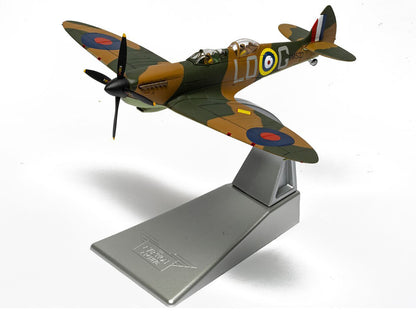 Supermarine Spitfire T.9 Aircraft "SM520 Spitfires.com Goodwood Aerodrome" British Royal Air Force "The Aviation Archive" Series 1/72 Diecast Model by Corgi by Corgi