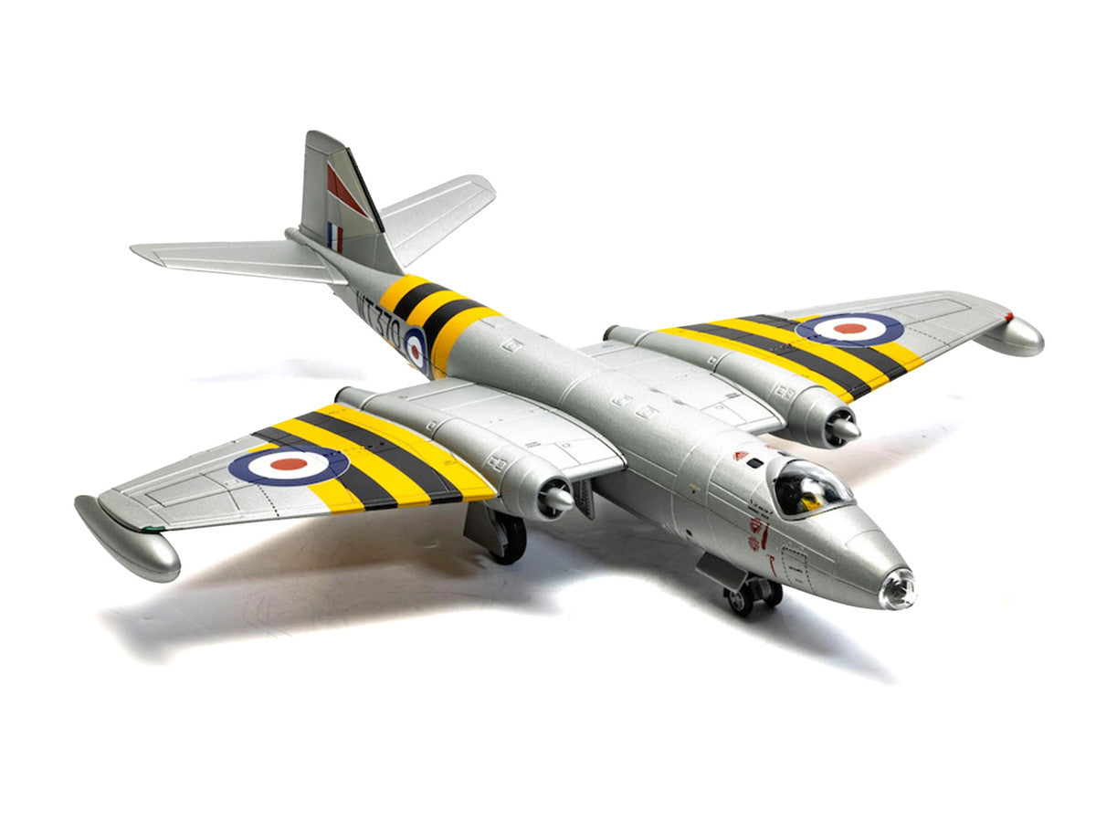 English Electric Canberra B.6 Aircraft "WT370 Wg. Cdr. Paul Mallorie No.139 Squadron Operation Musketeer" (1956) Royal Air Force "The Aviation Archive" Series 1/72 Diecast Model Car by Corgi by Corgi