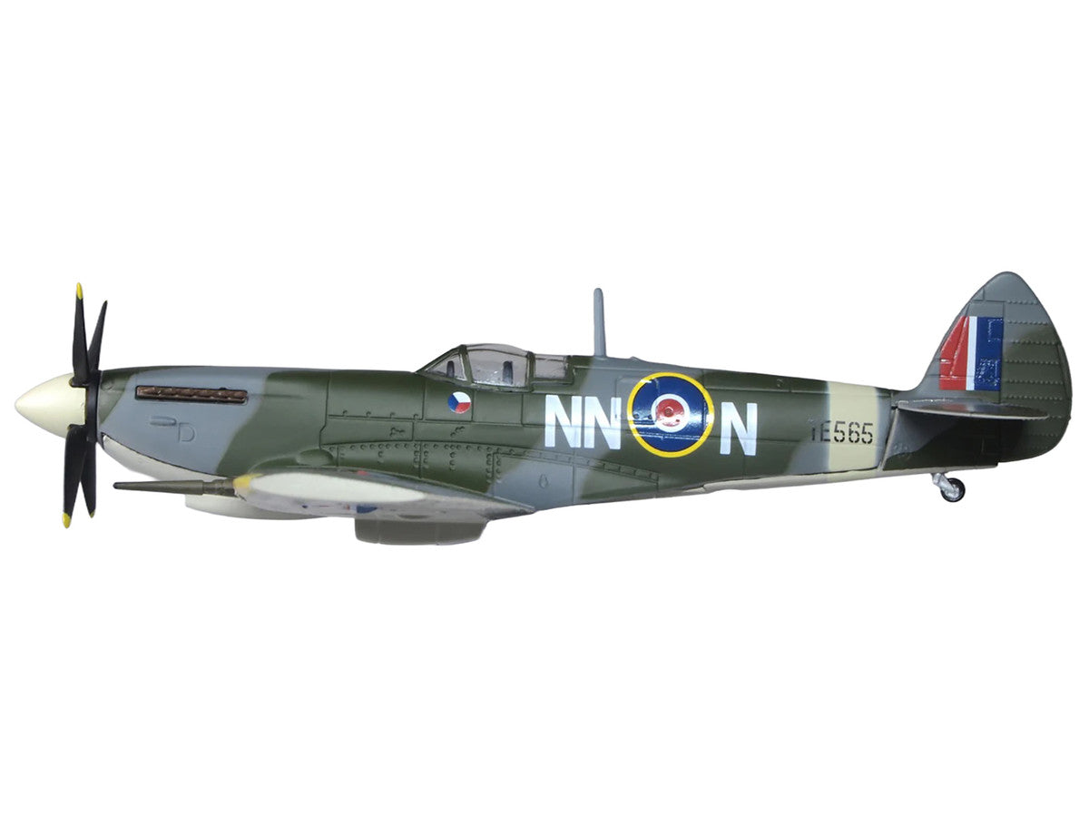 Supermarine Spitfire LF MK IXe Fighter Aircraft "TE565 10th (Czech) Fighter Squadron RAF Manston" Royal Air Force 1/72 Diecast Model Airplane by Oxford Diecast by Oxford Diecast