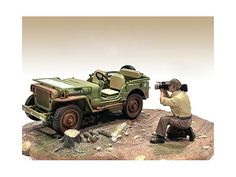 "4X4 Mechanic" Figure 7 for 1/18 Scale Models by American Diorama by American Diorama