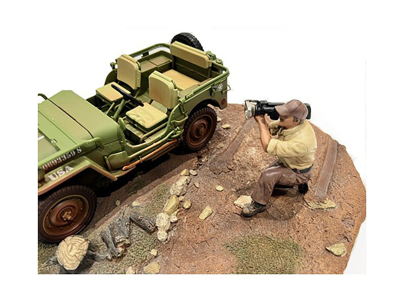 "4X4 Mechanic" Figure 7 for 1/18 Scale Models by American Diorama by American Diorama