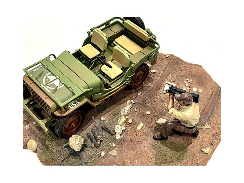 "4X4 Mechanic" Figure 7 for 1/18 Scale Models by American Diorama by American Diorama