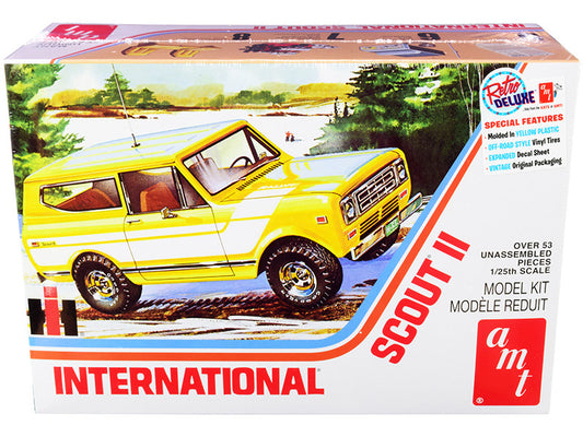 Skill 2 Model Kit IH International Harvester Scout II 1/25 Scale Model by AMT by AMT