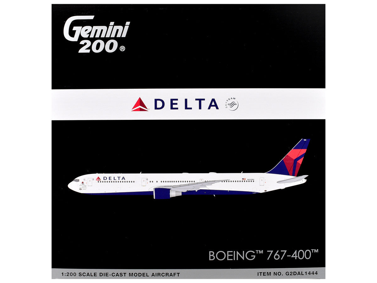 Boeing 767-400ER Commercial Aircraft "Delta Air Lines" (N482MH) White with Blue and Red Tail "Gemini 200" 1/200 Diecast Model Airplane by GeminiJets by GeminiJets