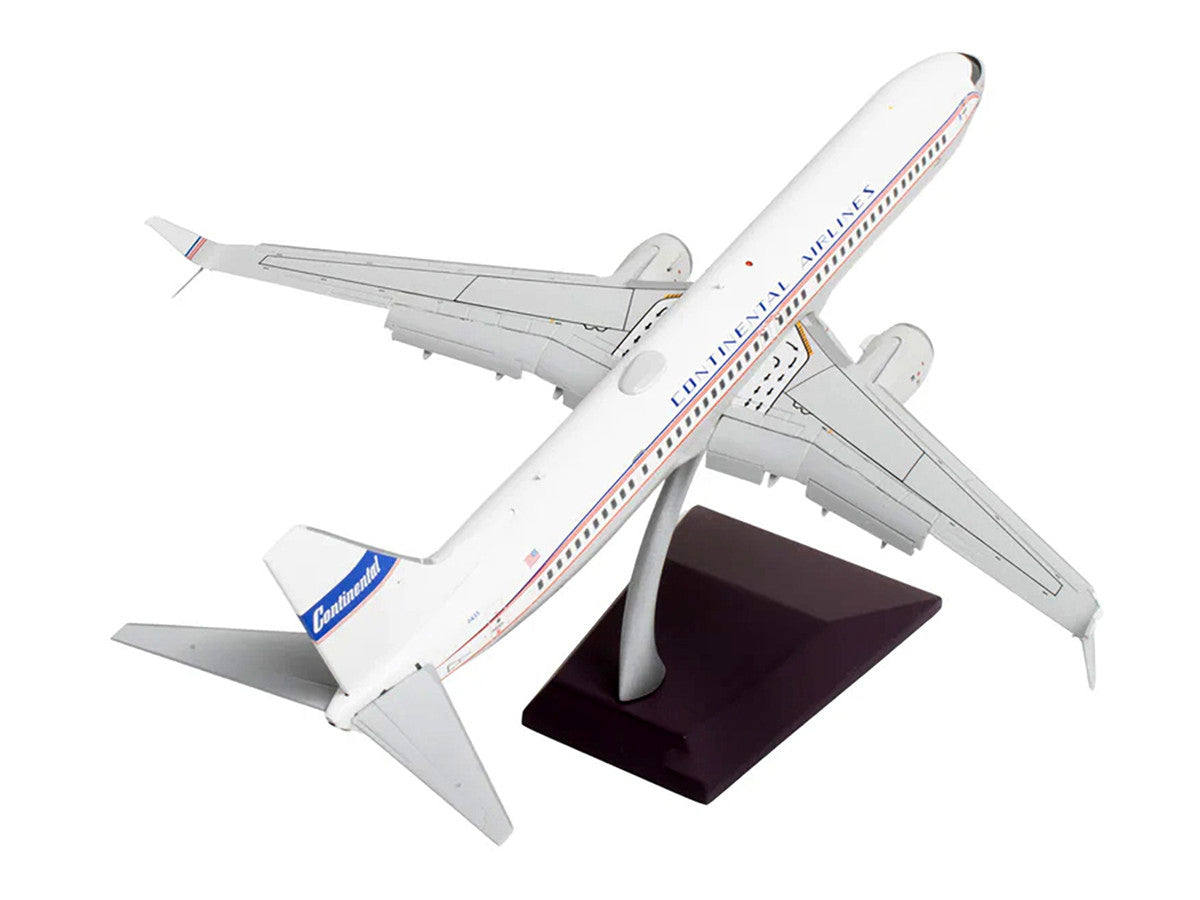 Boeing 737-900ER Commercial Aircraft with Flaps Down "Continental Airlines - United Airlines" (N75435) White with Red and Blue Stripes "Gemini 200" Series 1/200 Diecast Model Airplane by GeminiJets by GeminiJets