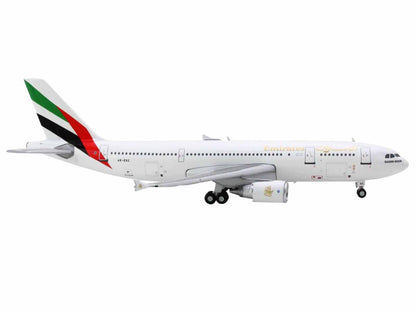 Airbus A300-600R Commercial Aircraft "Emirates Airlines" (A6-EKC) White with Striped Tail 1/400 Diecast Model Airplane by GeminiJets by GeminiJets