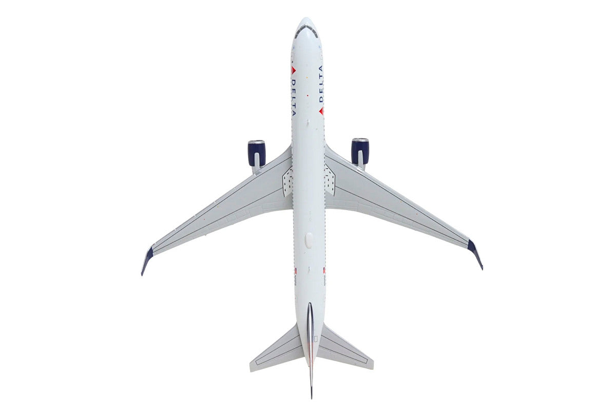 Boeing 767-300ER Commercial Aircraft "Delta Air Lines" (N199DN) White with Red and Blue Tail 1/400 Diecast Model by GeminiJets by GeminiJets