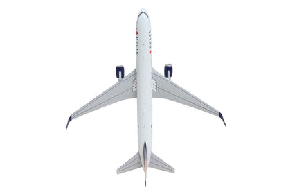 Boeing 767-300ER Commercial Aircraft "Delta Air Lines" (N199DN) White with Red and Blue Tail 1/400 Diecast Model by GeminiJets by GeminiJets