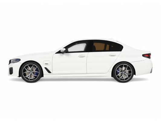 2023 BMW 545e xDrive M Sport Alpine White 1/18 Model Car by GT Spirit by GT Spirit