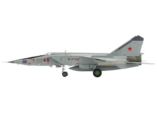 Mikoyan-Gurevich MiG-25RBT Aircraft "Red 46 47th Guards Reconnaissance Aviation Regiment 2nd Squadron" (2001) Russian Air Force "Air Power Series" 1/72 Diecast Model by Hobby Master by Hobby Master