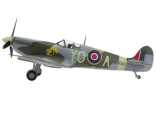 Supermarine Spitfire Mk Vb Fighter Aircraft "EN921 Flying Officer Jack Sheppard No. 401 Squadron" (1943) Royal Canadian Air Force "Air Power Series" 1/48 Diecast Model by Hobby Master by Hobby Master