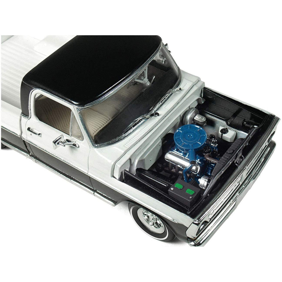 Skill 3 Model Kit 1972 Ford Sport Custom Pickup Truck 1/25 Scale Model by Moebius by Moebius