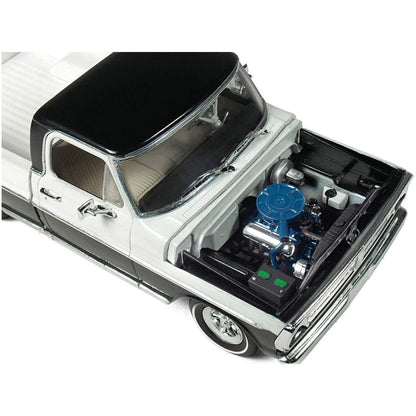 Skill 3 Model Kit 1972 Ford Sport Custom Pickup Truck 1/25 Scale Model by Moebius by Moebius