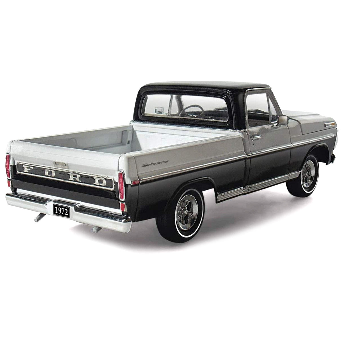 Skill 3 Model Kit 1972 Ford Sport Custom Pickup Truck 1/25 Scale Model by Moebius by Moebius