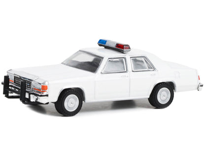 1980-1991 Ford LTD Crown Victoria Police White with Light Bar "Hot Pursuit" "Hobby Exclusive" Series 1/64 Diecast Model Car by Greenlight by Greenlight